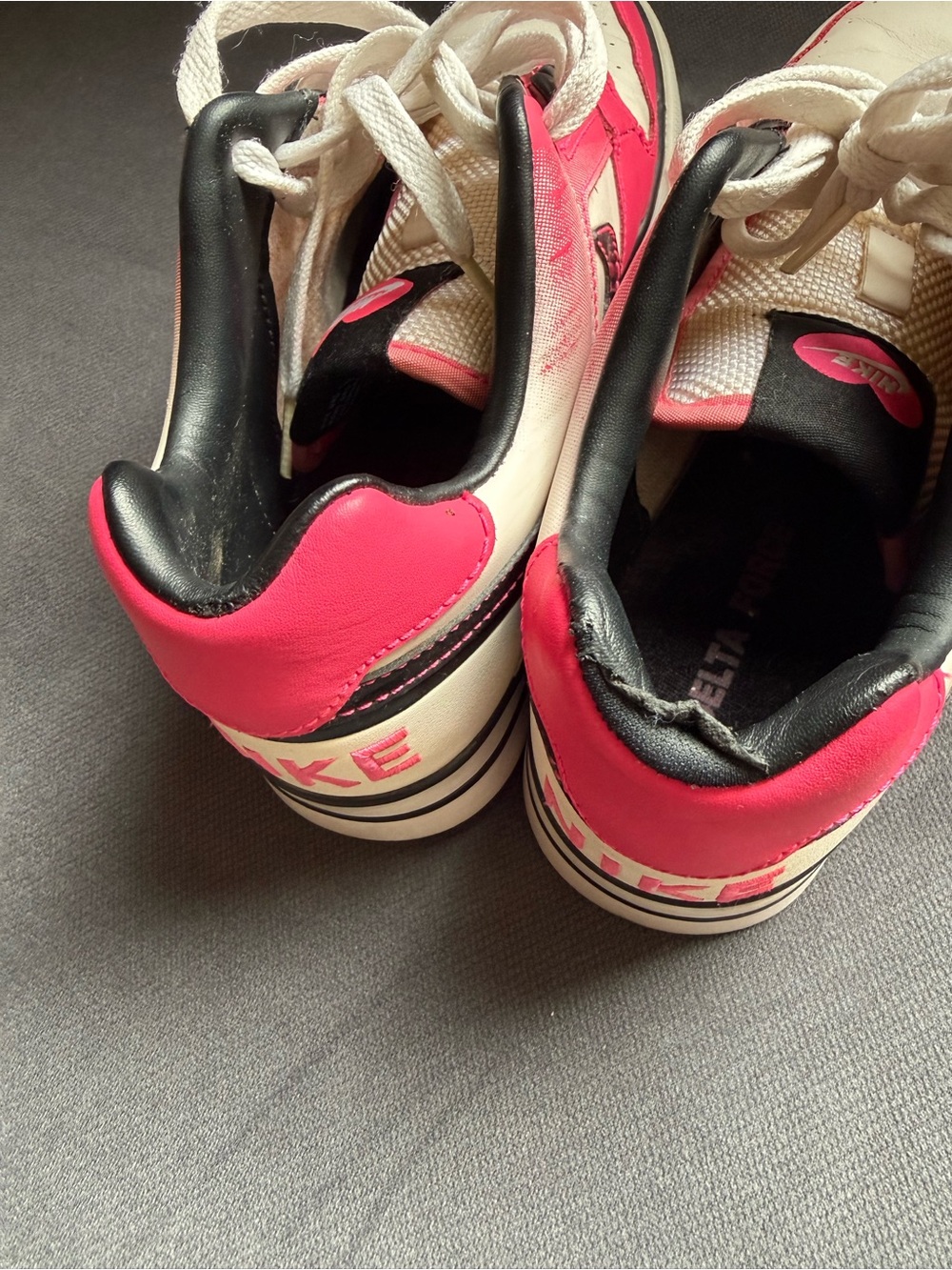 Nike women’s Low-Top Sneakers - White & Pink - Picture 6 of 7